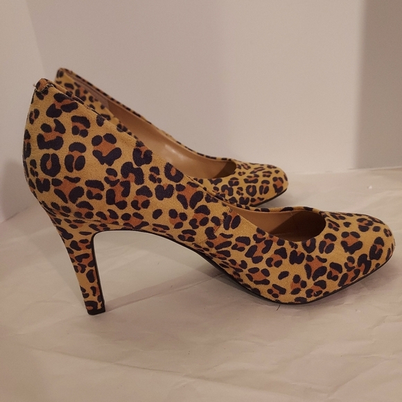 Kelly & Katie Isabella Cheetah Print Round Toe Heels in Size 9.5 M - Picture 6 of 11